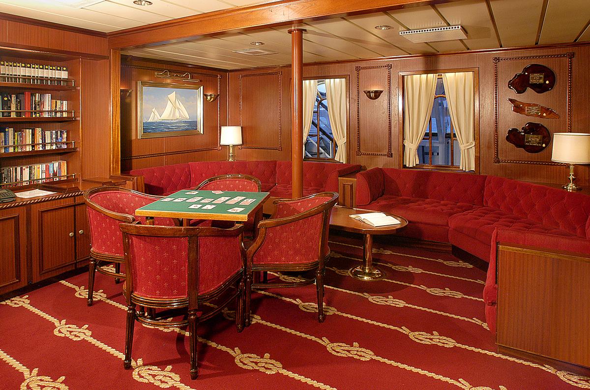 Biblioteca y sala de juego a bordo del Star Flyer (Star Clippers) CRUCEROS MEDITERRANEO STAR FLYER CRUCEROS EN VELERO CRUCEROS ESPECIALES CRUCEROS EN BARCO PEQUEÑO CRUCEROS PRIVADOS CHARTER VELEROS PASAJEROS